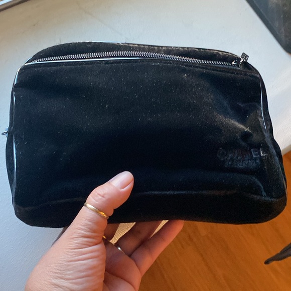 Chanel cosmetic bag - Picture 9 of 9